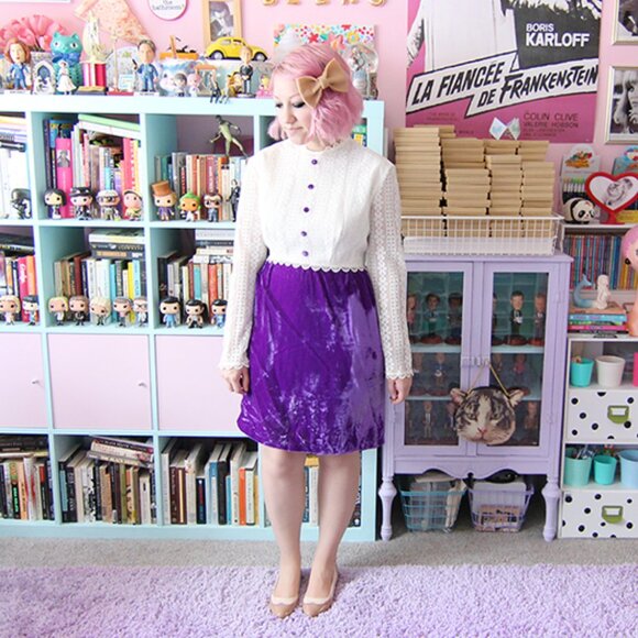 Vintage purple velvet and scalloped lace dress - fits like a medium/large - Picture 2 of 7